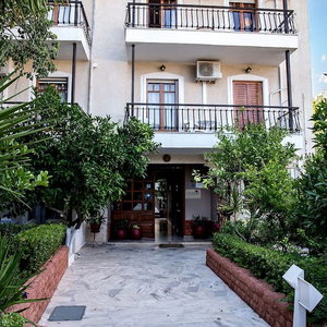 Hotel Oasis Apartments cazare Tolon