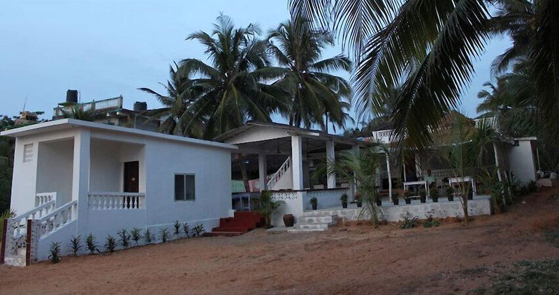 Hotel Ocean View Goan Beach House