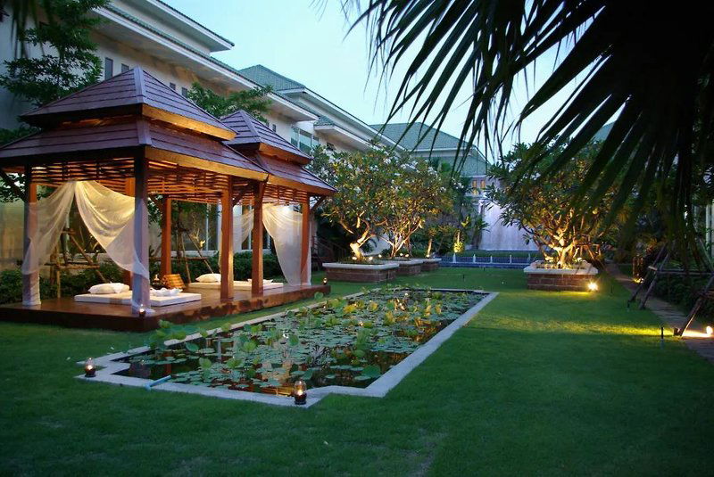 Hotel Bangkok Natural Spa & Resort