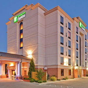 Hotel Holiday Inn Express & Suites Bloomington cazare Bloomington