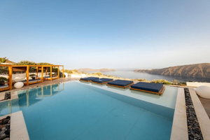 Hotel Amaze Suites cazare Fira
