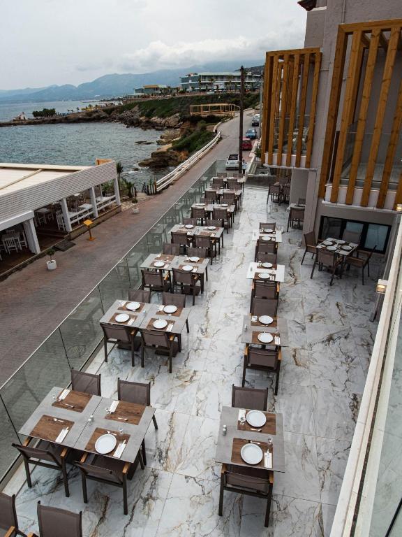 Elmi Beach Hotel & Suites