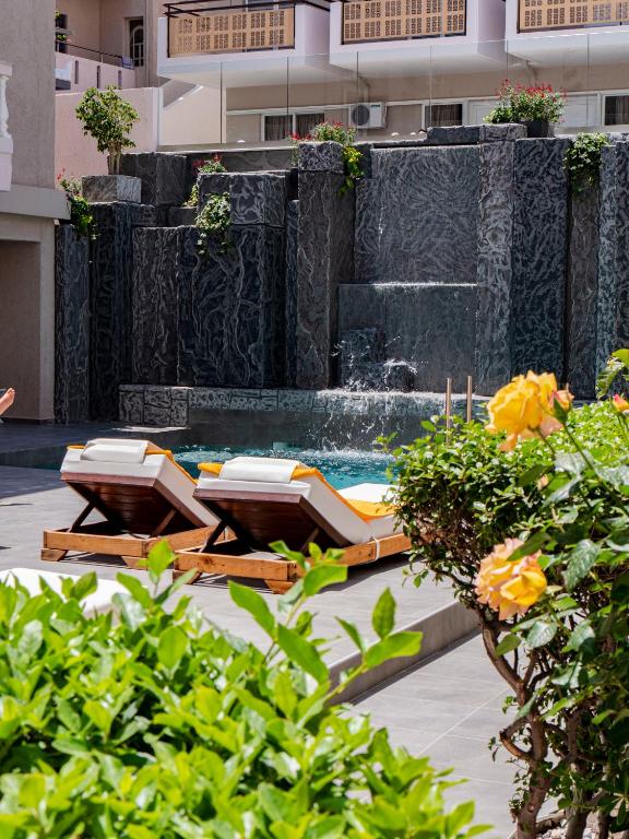 Elmi Beach Hotel & Suites