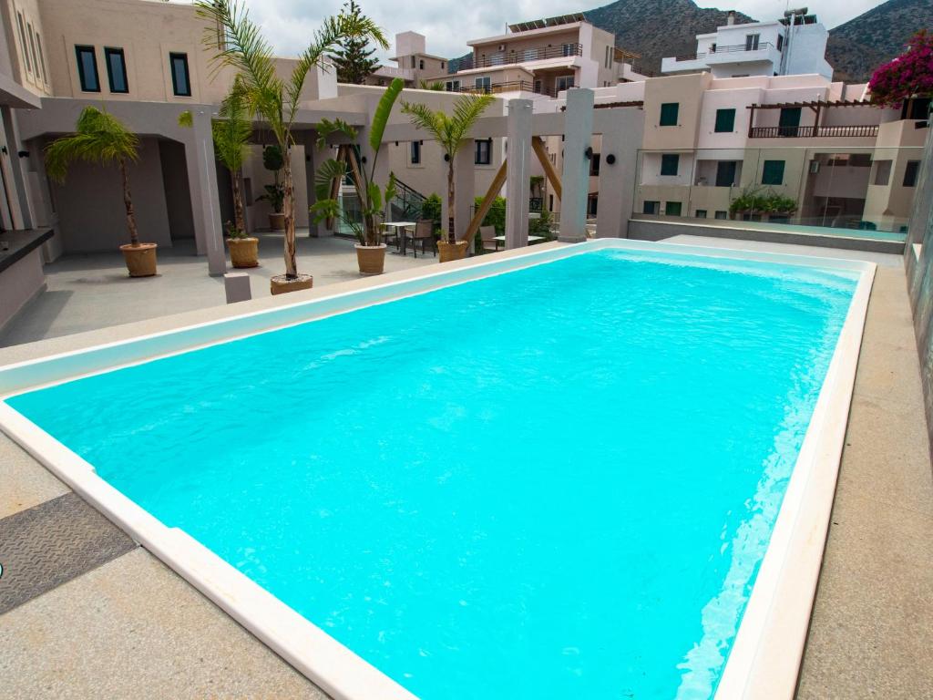 Elmi Beach Hotel & Suites