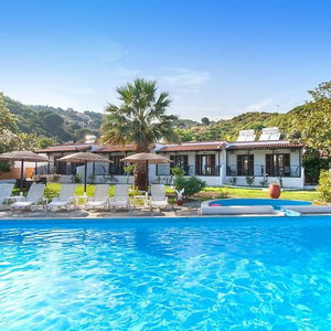 Hotel Pension Strawberry cazare Agia Paraskevi
