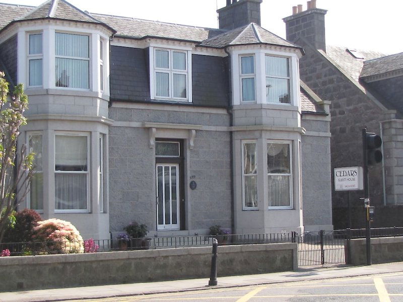 Hotel Cedars Guest House