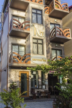 Hotel Newtown Inn