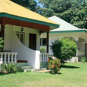 Hotel Chalet Bamboo Vert cazare La Passe
