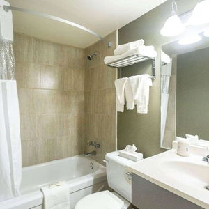 Hotel Days Inn By Wyndham Fallsview cazare Niagara Falls