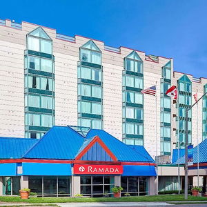 Hotel Ramada By Wyndham Niagara Falls/Fallsview cazare Niagara Falls