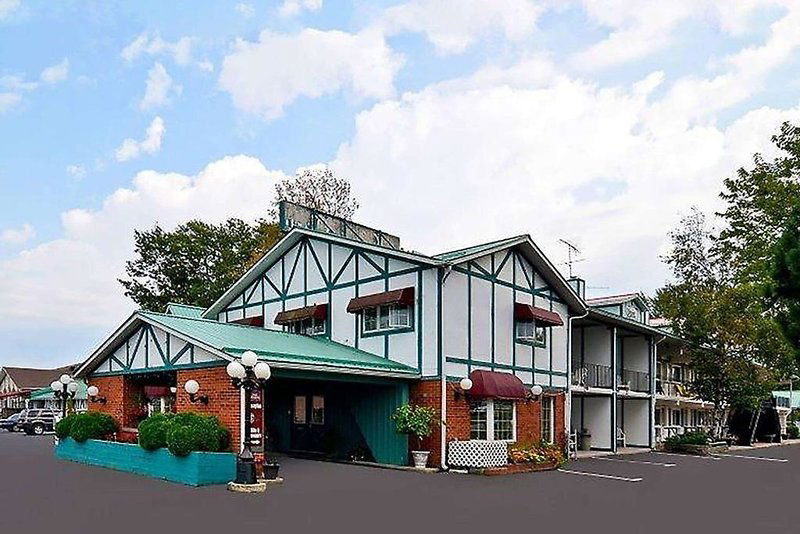 Hotel Super 8 By Wyndham Gananoque/Country Squire