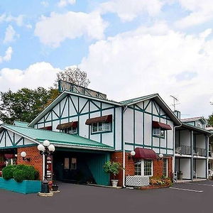 Hotel Super 8 By Wyndham Gananoque/Country Squire cazare Gananoque