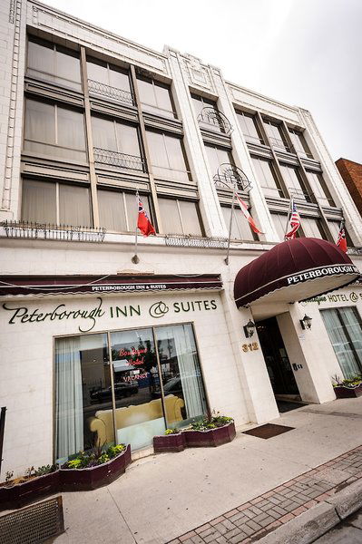 Hotel Peterborough Inn & Suites Hotel