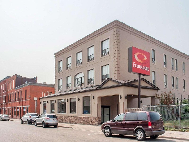 Hotel Woodstock Inn And Suites