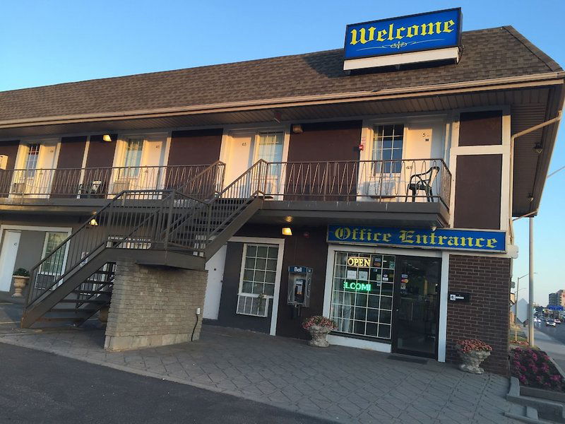 Hotel Niagara Falls Court Side Inn