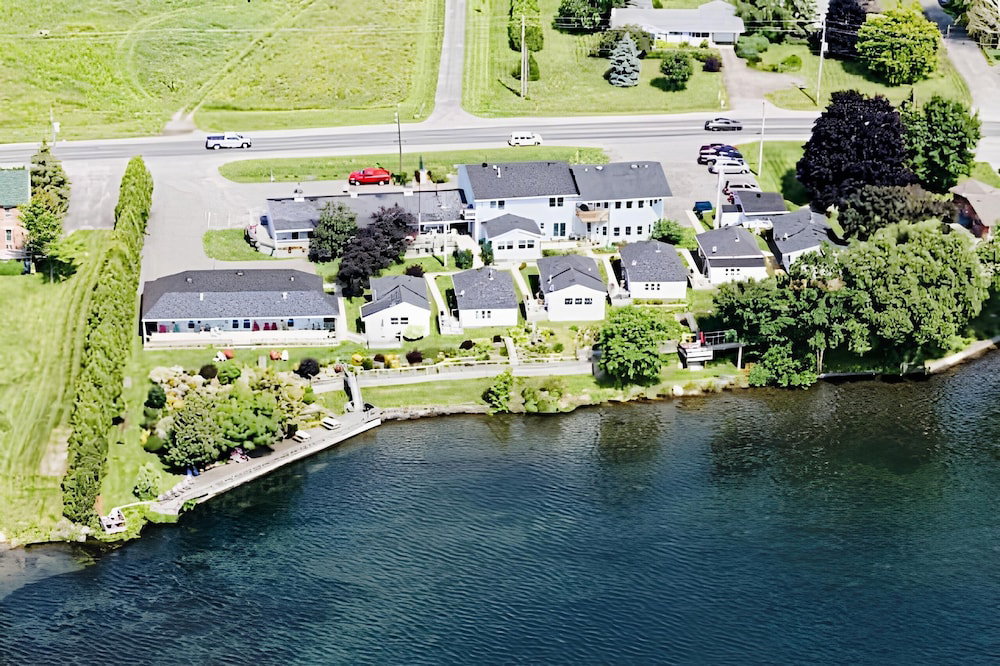 Hotel Dewar's Inn On The River