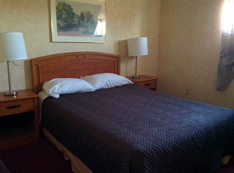 Hotel Royal Inn & Suites