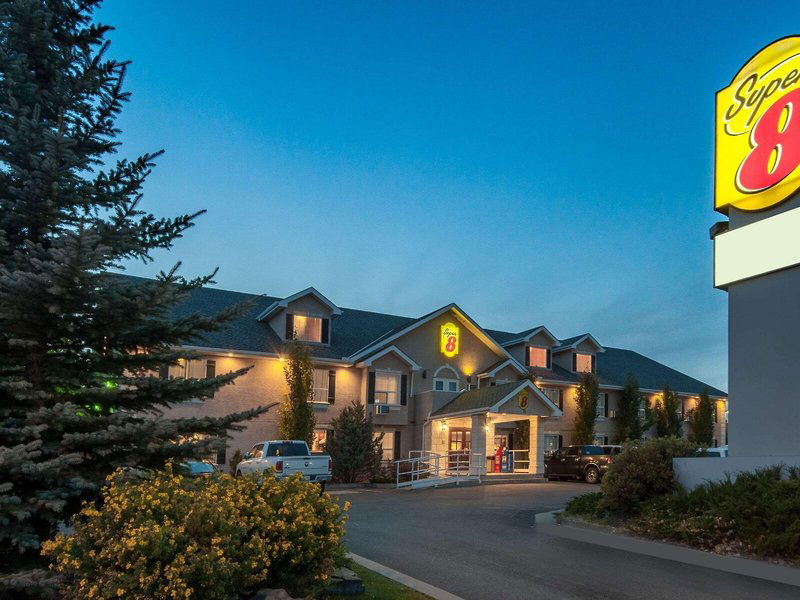 Hotel Super 8 By Wyndham Cochrane