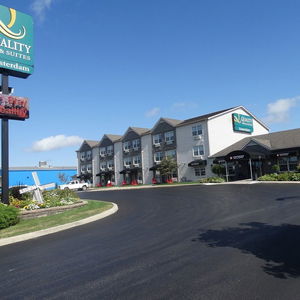 Hotel Quality Inn & Suites Amsterdam cazare Fredericton