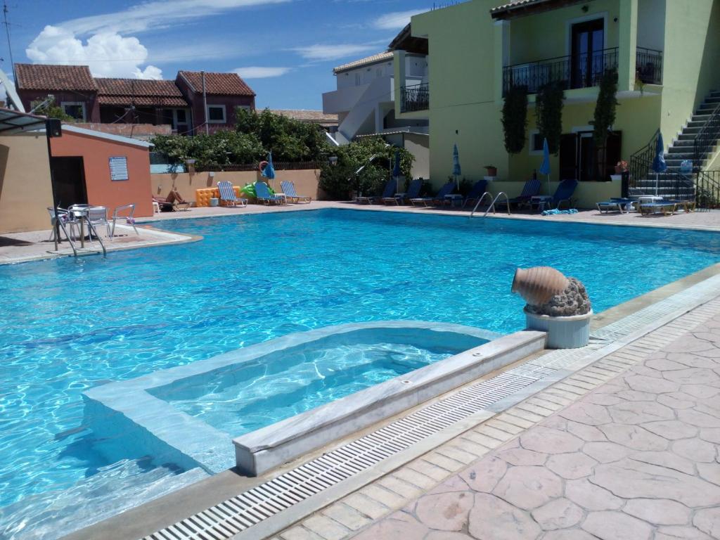 Amadeus Hawaii Studios Apts