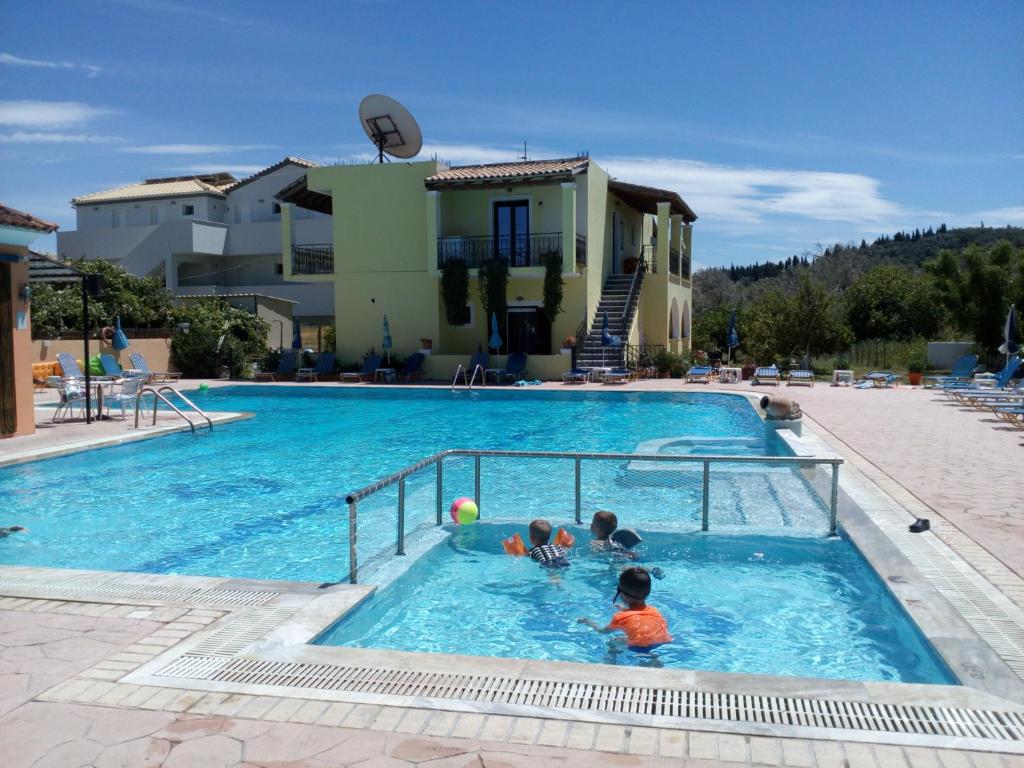 Amadeus Hawaii Studios Apts