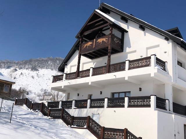 Hotel Domeniul Valea Lupilor - Pensiunea Valea Cu Struti