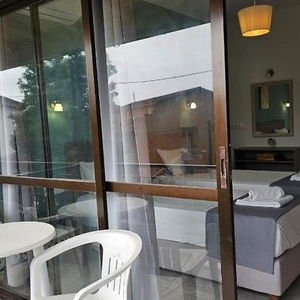 Hotel Laopetra Studios cazare Benitses