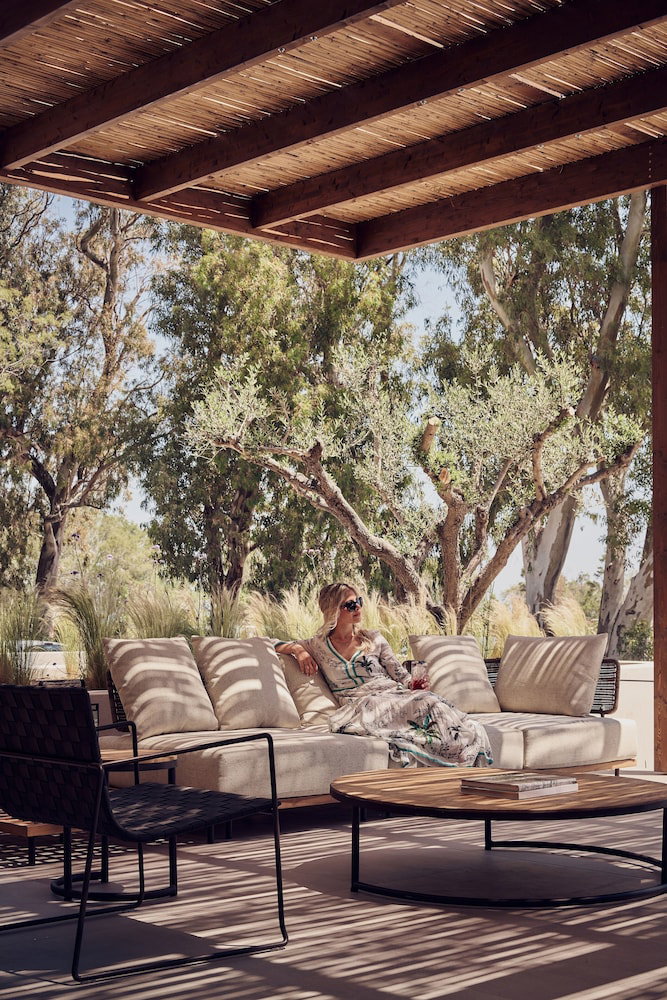 Theros All Suite Hotel