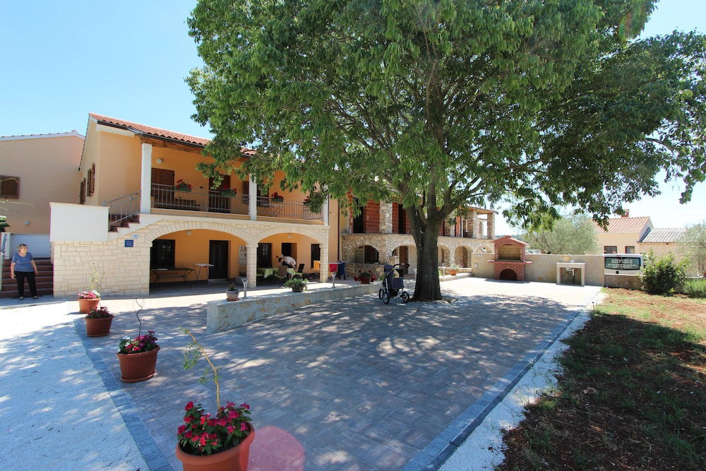 Hotel Apartments Luna