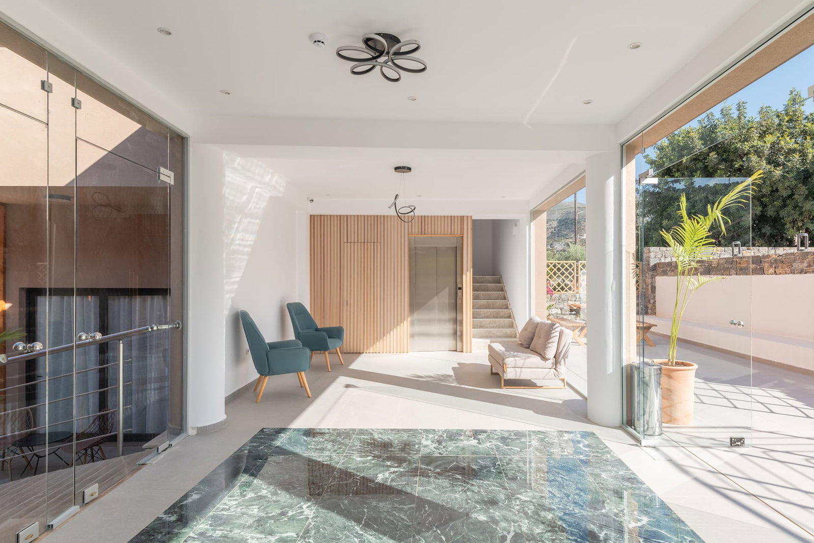 dal travel Golden Bee Lifestyle Hotel