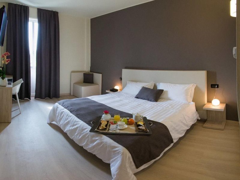 Helios Hotel