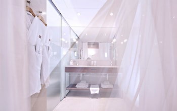Petit Palace Hotel Tres