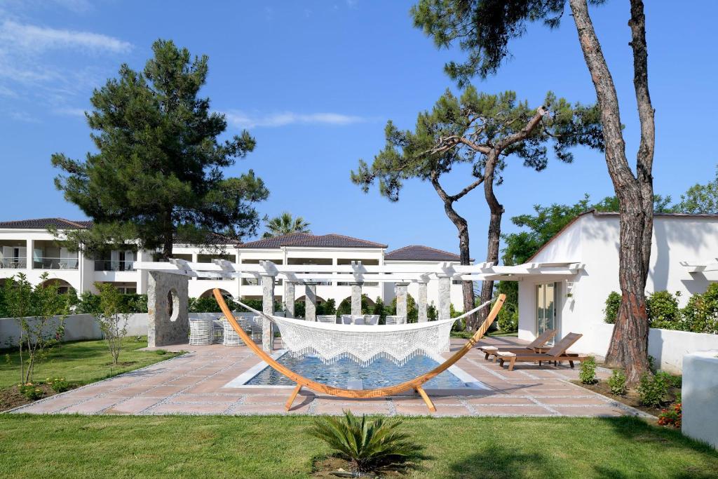 Alexandra Beach Hotel