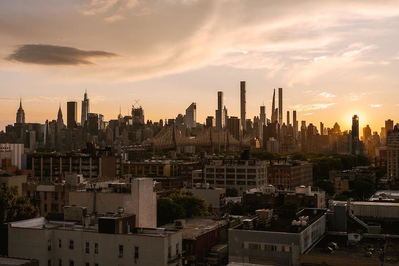 The Dutch Hotel Long Island City, Sonder