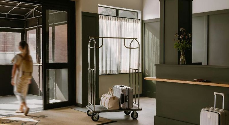 The Dutch Hotel Long Island City, Sonder