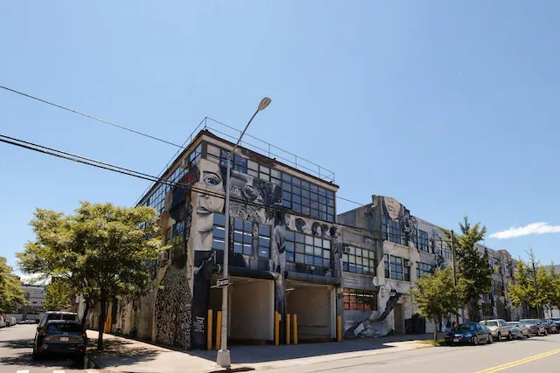 The Dutch Hotel Long Island City, Sonder