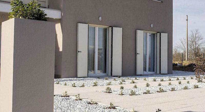 Hotel Home Suites Home