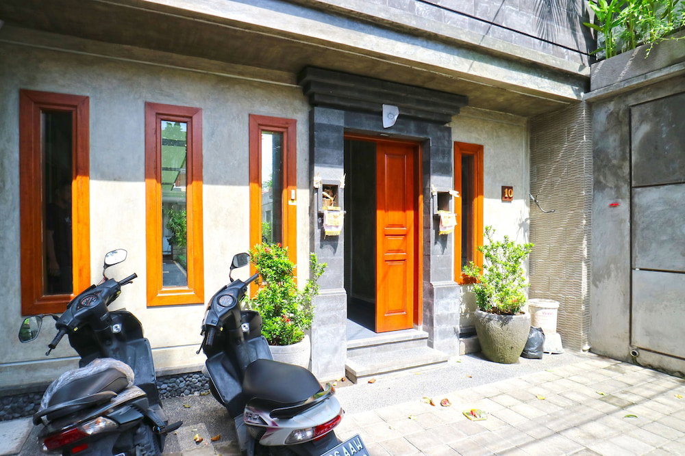 Hotel Gempita House