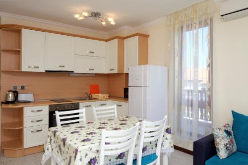 Hotel Mars Apartments In Tryavna Beach Complex