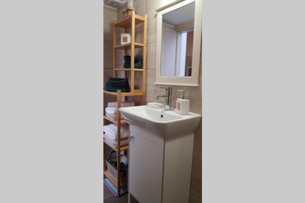 dal travel Apt22 Stylish Apartment Close Of Heraklion Center