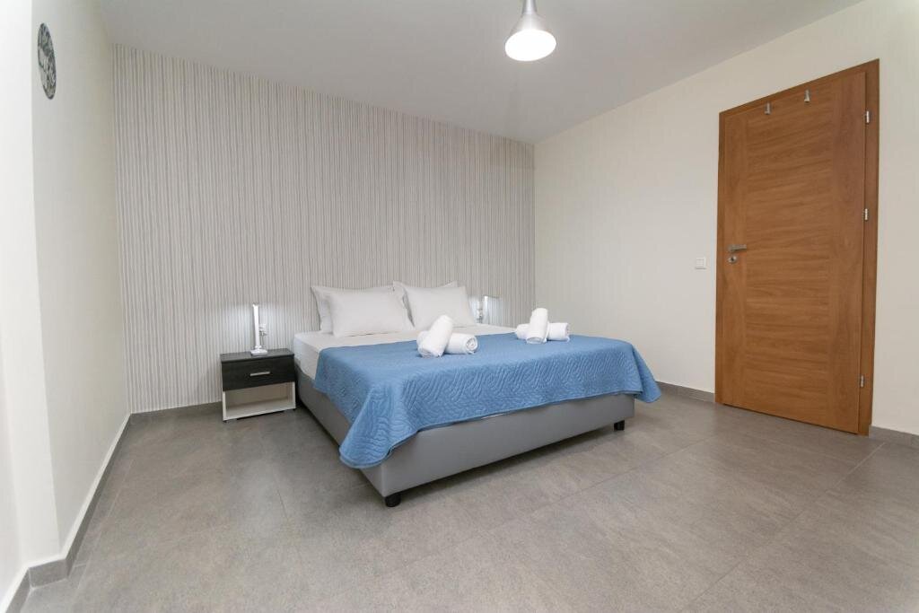dal travel Spacious Fully Equipped 3Bd 2Bath Apt In The Heart Of City With Balconies Ac And Fast Wifi #1