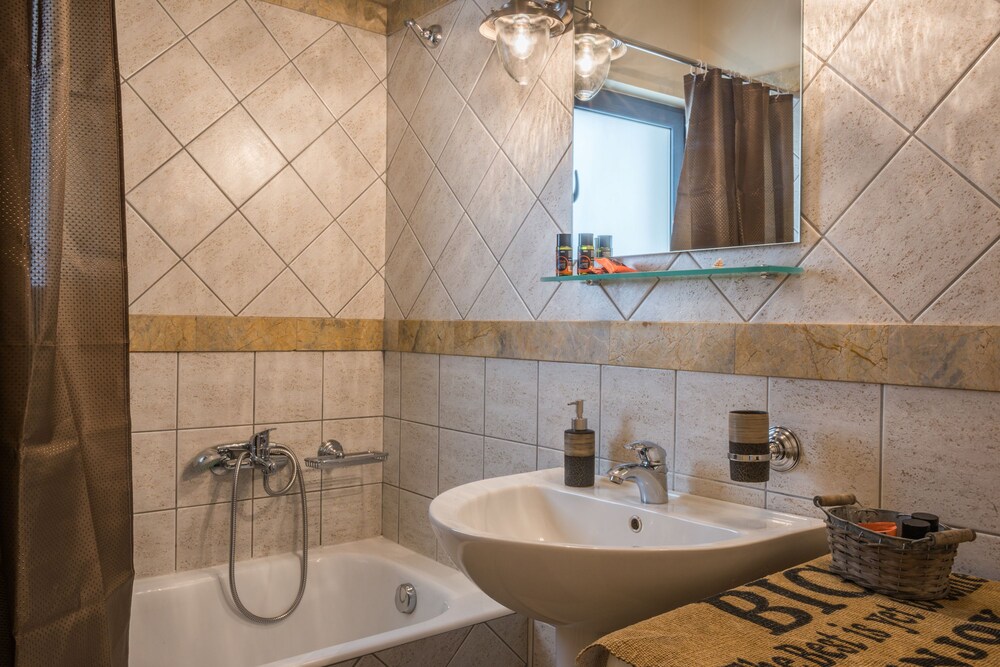 Nais Apartments And Studios