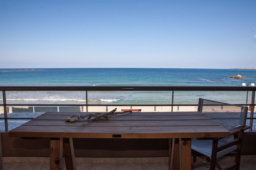 dal travel Nais Apartments And Studios