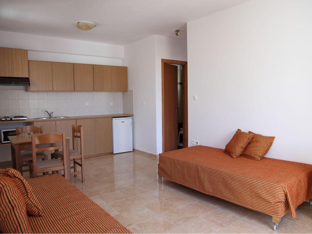 dal travel Ilian Beach