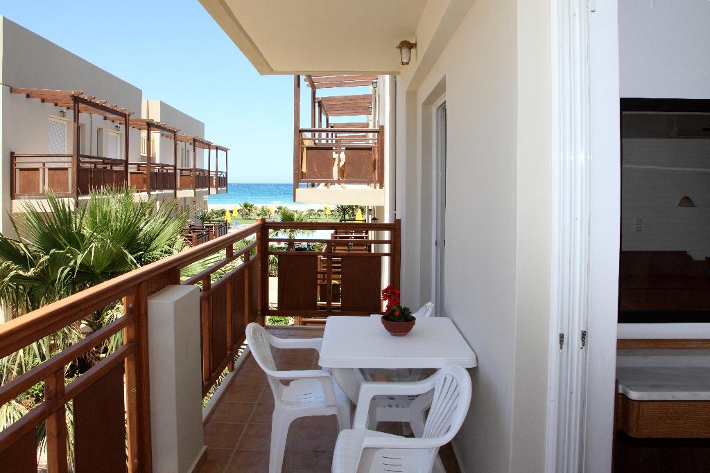dal travel Ilian Beach