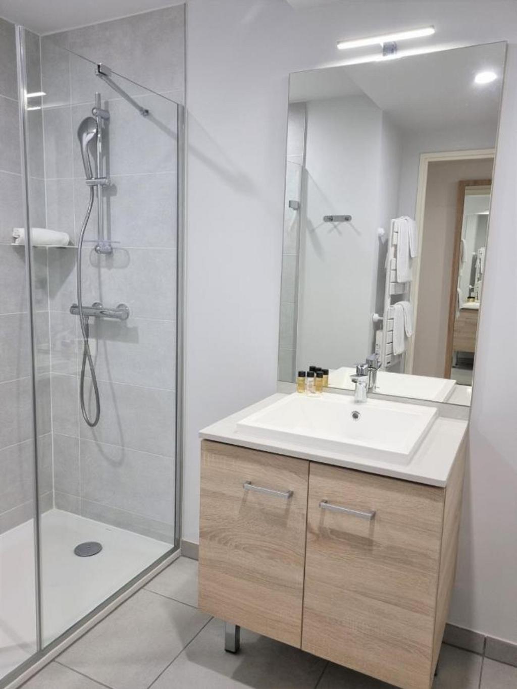 Hotel Residhome Nice Aeroport