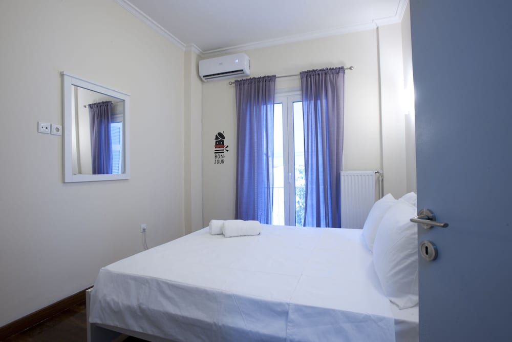 Comfortable Apartment At The Foot Of The Odeon Of Herodes Atticus