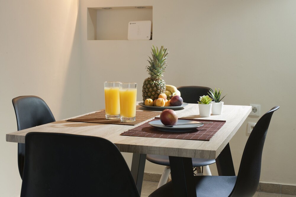 Comfortable Apartment At The Foot Of The Odeon Of Herodes Atticus