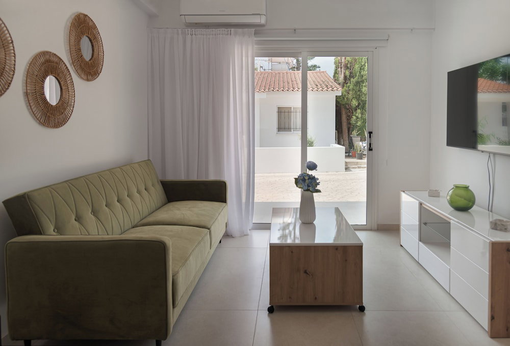 Phaedrus Living Olga Residence
