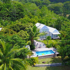 Hotel Red Coconut Self Catering cazare Baie Lazare